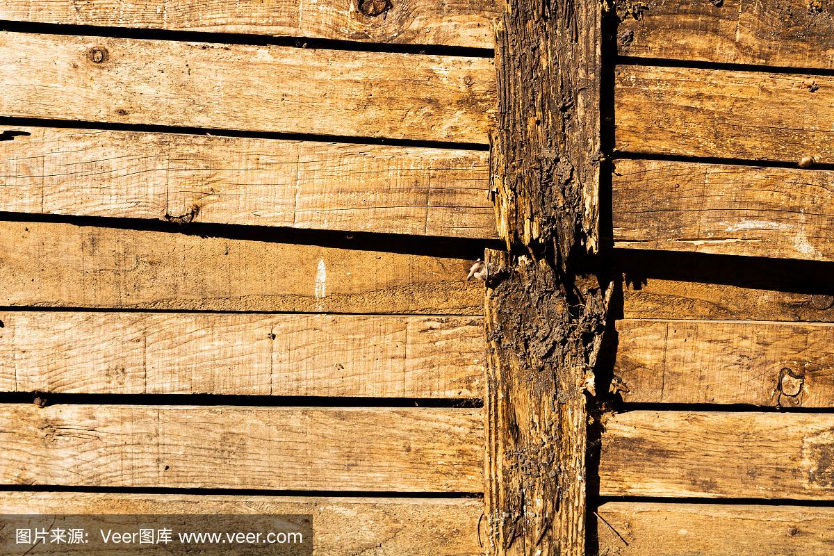 老式房屋的木板拆除方法